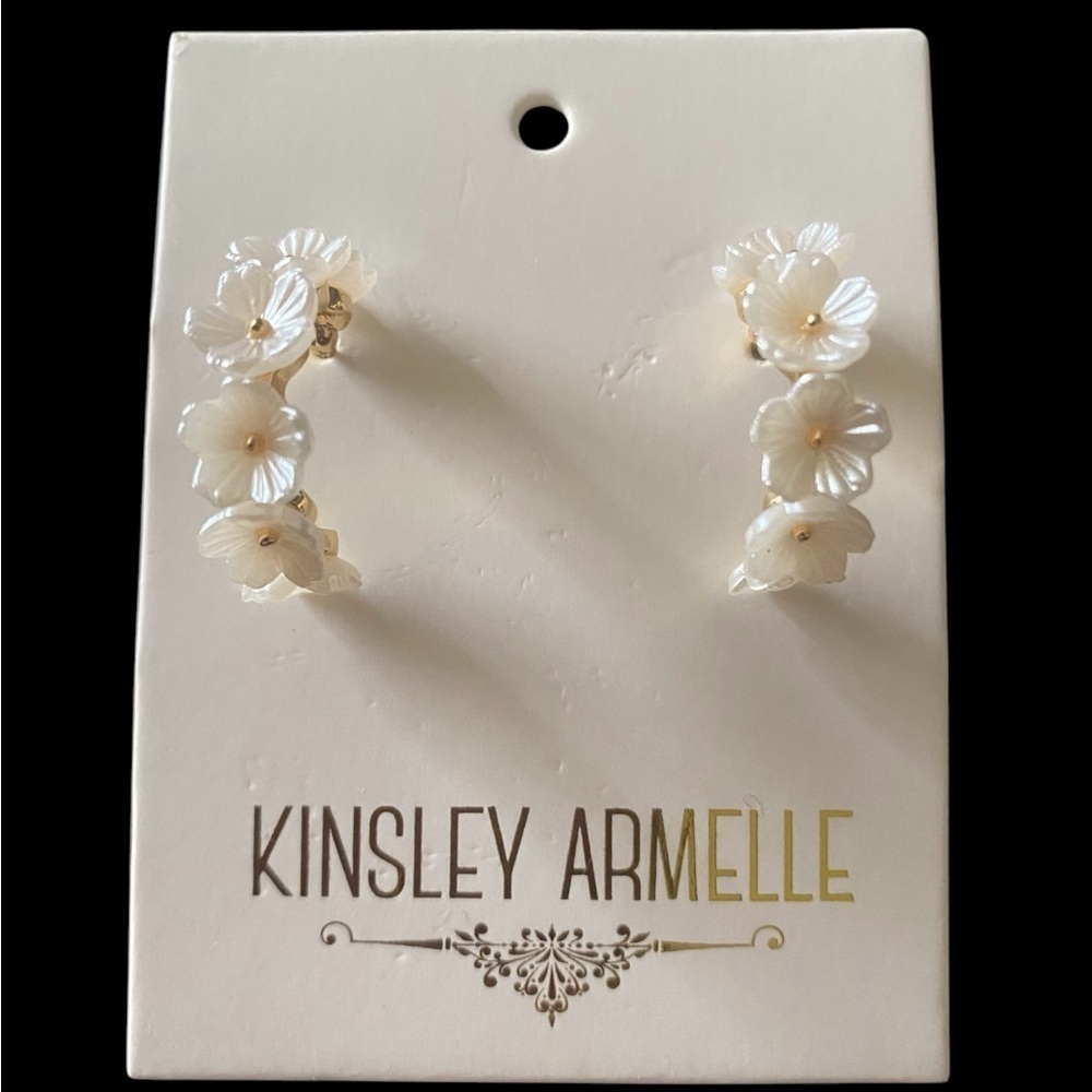 NWT-KINSLEY ARMELLE-DAISY PEARL HOOP EARRINGS